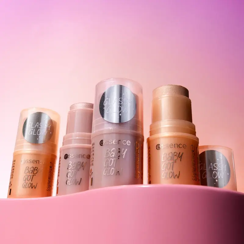 Essence Iluminador En Barra Baby Got Glow 10 , 5,5 gr - Image 9
